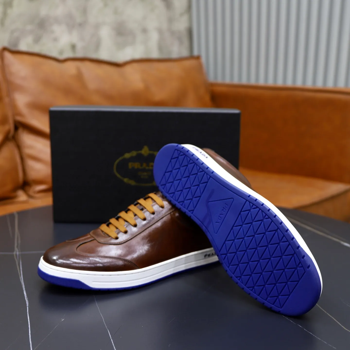 Factory price: 💰640 Prada classic men’s lace-up casual shoes | Imported cowhide upper | Upper stitching layered design, light and breathable | Soft and comfortable | Decorated with PRADA letters on the side | Distinctive sports style, showing the brand style | Lightweight concave and convex pattern rubber soles | Matched with cowhide foot pad lining | Excellent foot feel, fashionable and elegant | Size: 38-44 (45 customized)